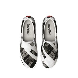 Bucket Feet **NWT** low top canvas slip on